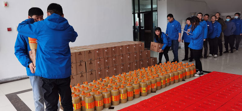 华全集团员工领取春节福利