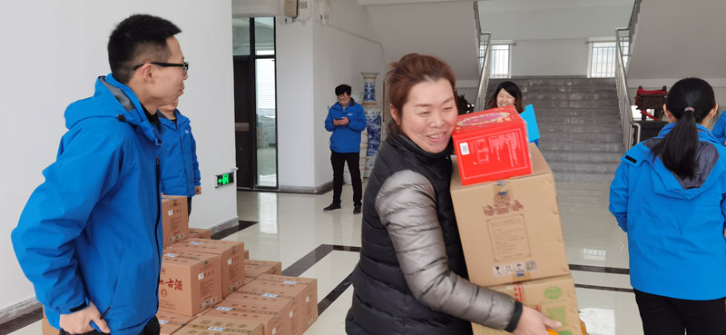 华全集团员工领取春节福利