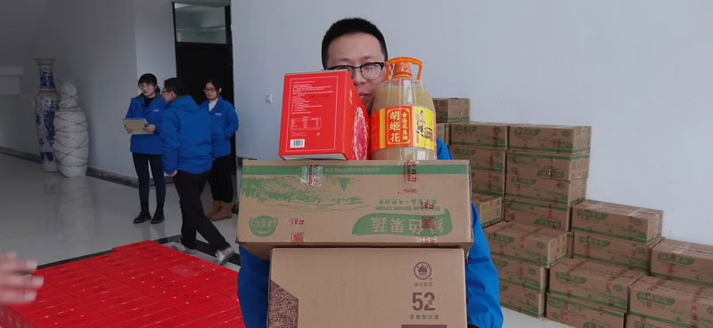 华全集团员工领取春节福利