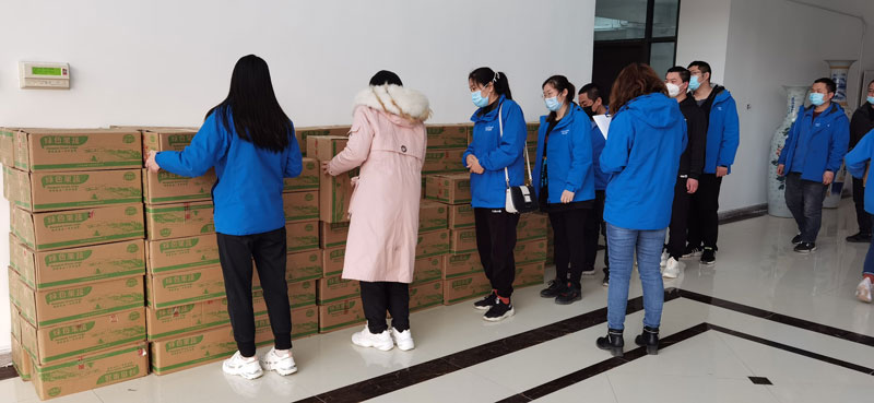 清明节，华全集团派发福利中